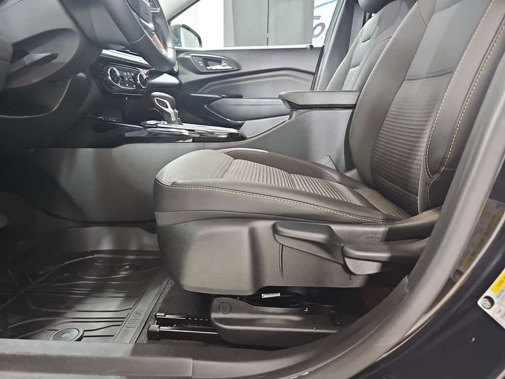 Certified 2024 Chevrolet Trax LT w/ Driver Confidence Package FWD image 33