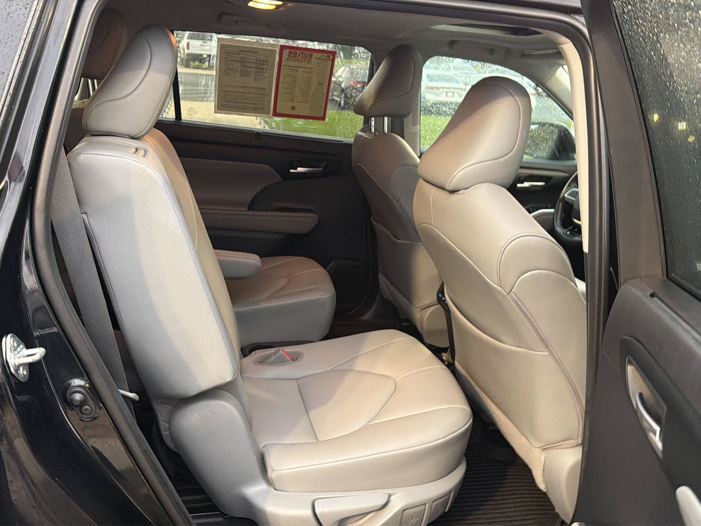 Certified 2021 Toyota Highlander XLE AWD/4WD image 12