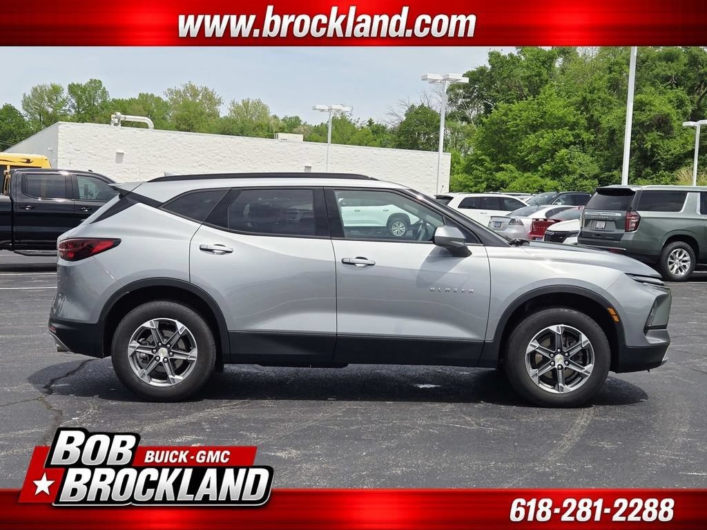 Used 2024 Chevrolet Blazer LT w/ Convenience Package FWD image 2