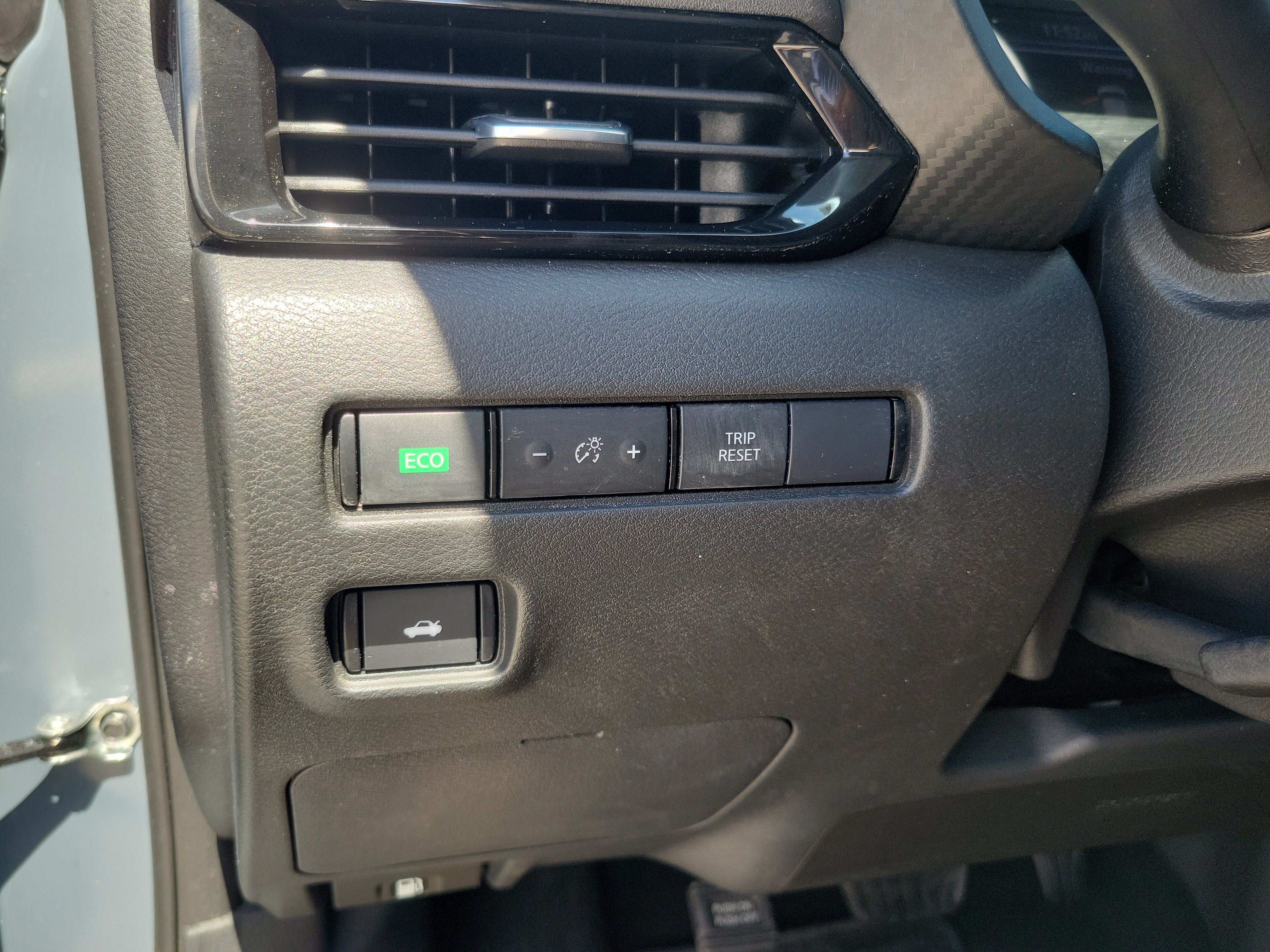 Used 2025 Nissan Sentra SV FWD image 21