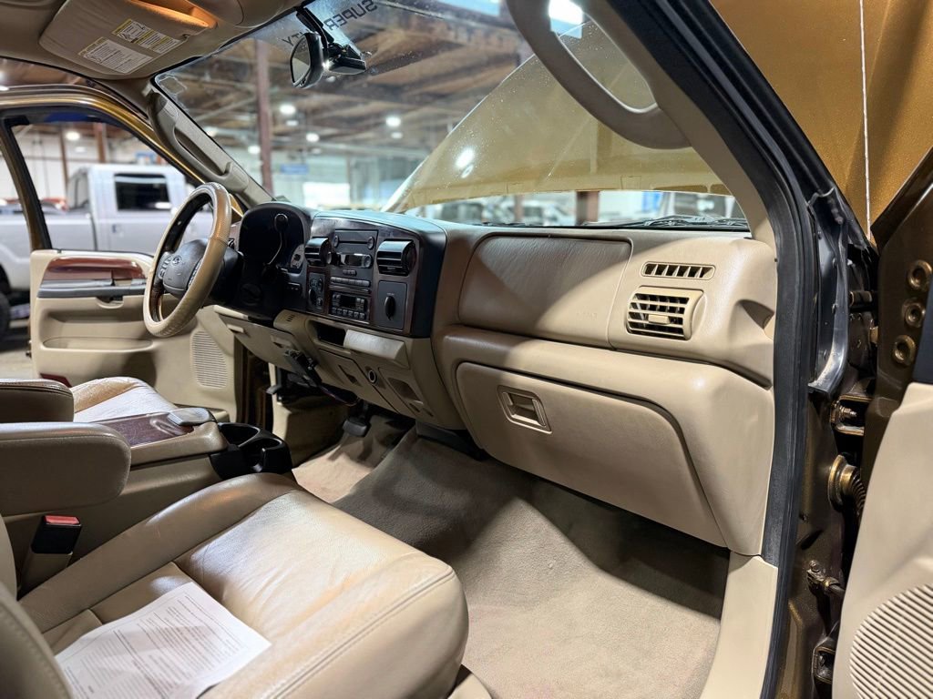 Used 2005 Ford F350 Lariat image 16