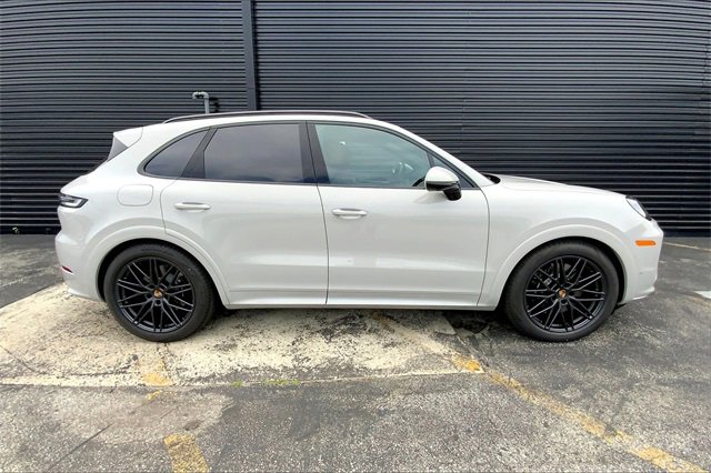 New 2025 Porsche Cayenne GTS image 11