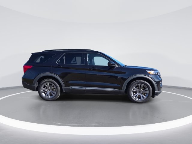 Used 2024 Ford Explorer XLT w/ Equipment Group 202A AWD/4WD image 9
