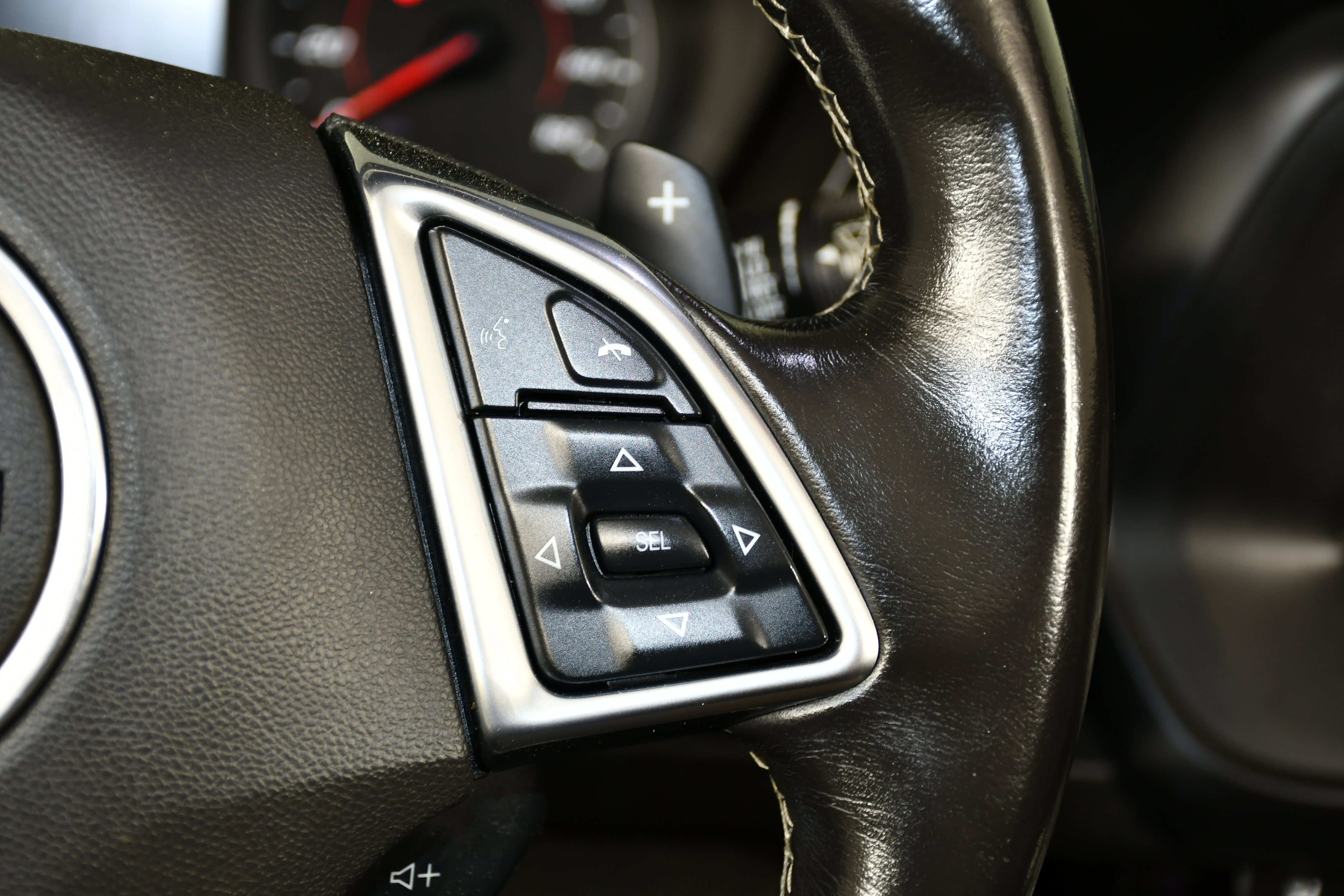 Used 2020 Chevrolet Camaro LT image 25