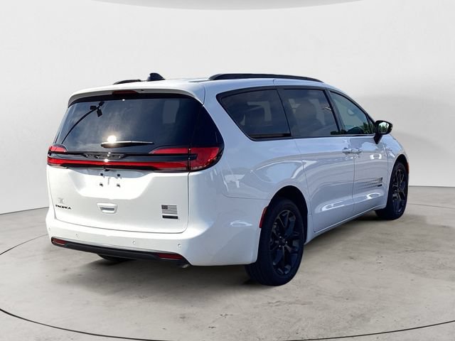 New 2027 Chrysler Pacifica Select AWD/4WD image 6