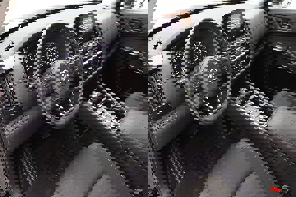 Used 2024 Nissan Pathfinder SV image 13