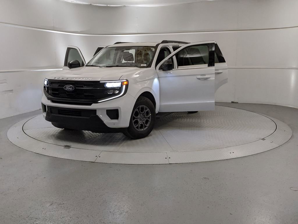 New 2025 Ford Expedition Active image 12