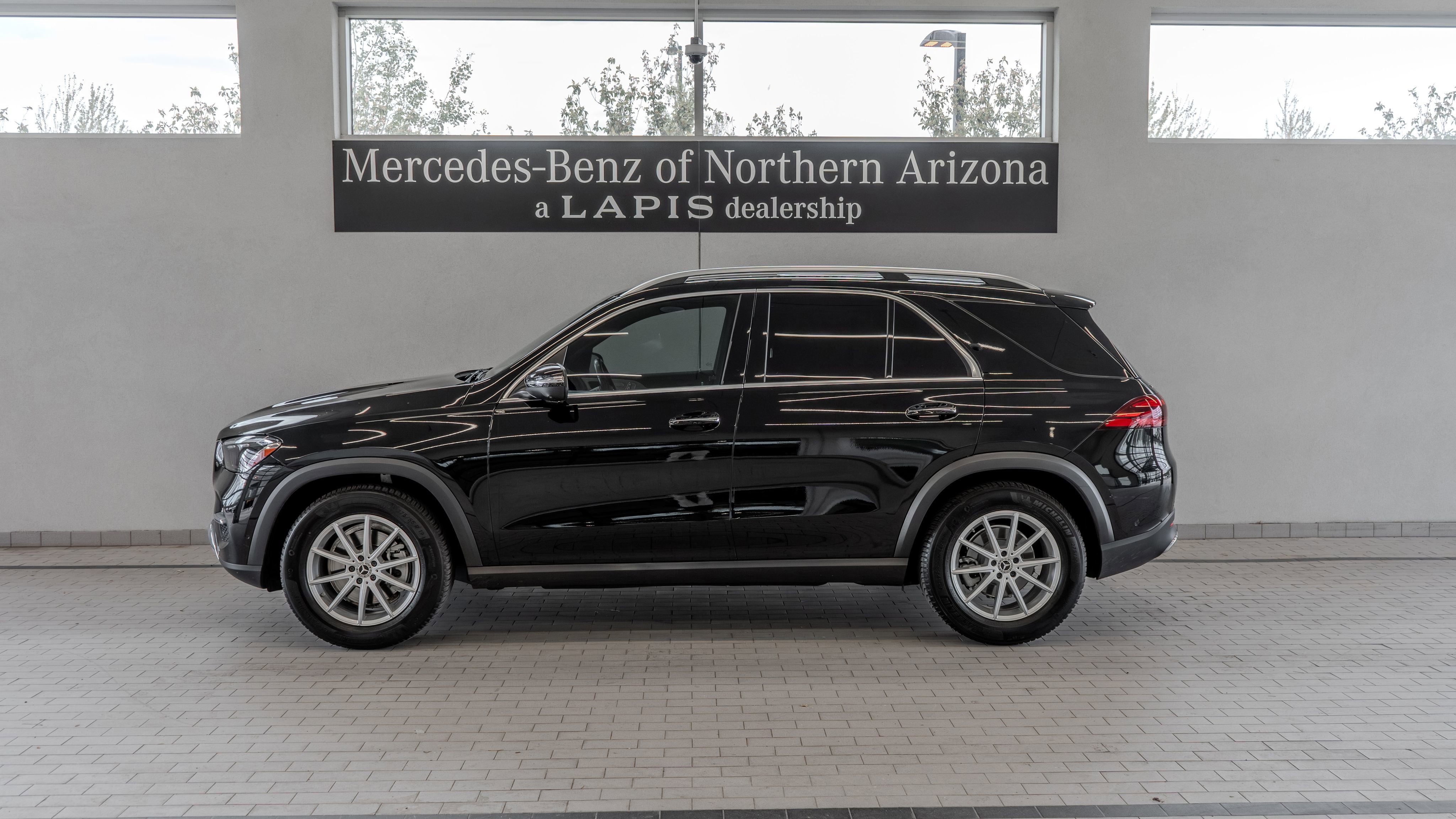 Used 2024 Mercedes-Benz GLE 350 4MATIC image 2