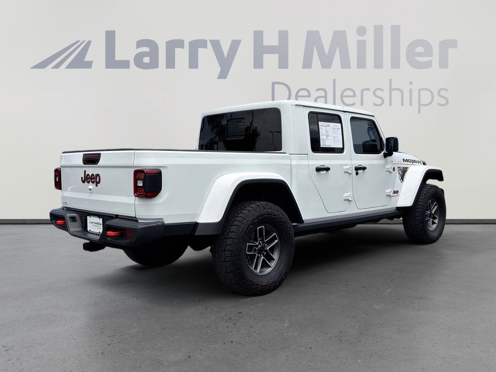 Certified 2025 Jeep Gladiator Mojave w/ Convenience Group AWD/4WD image 6