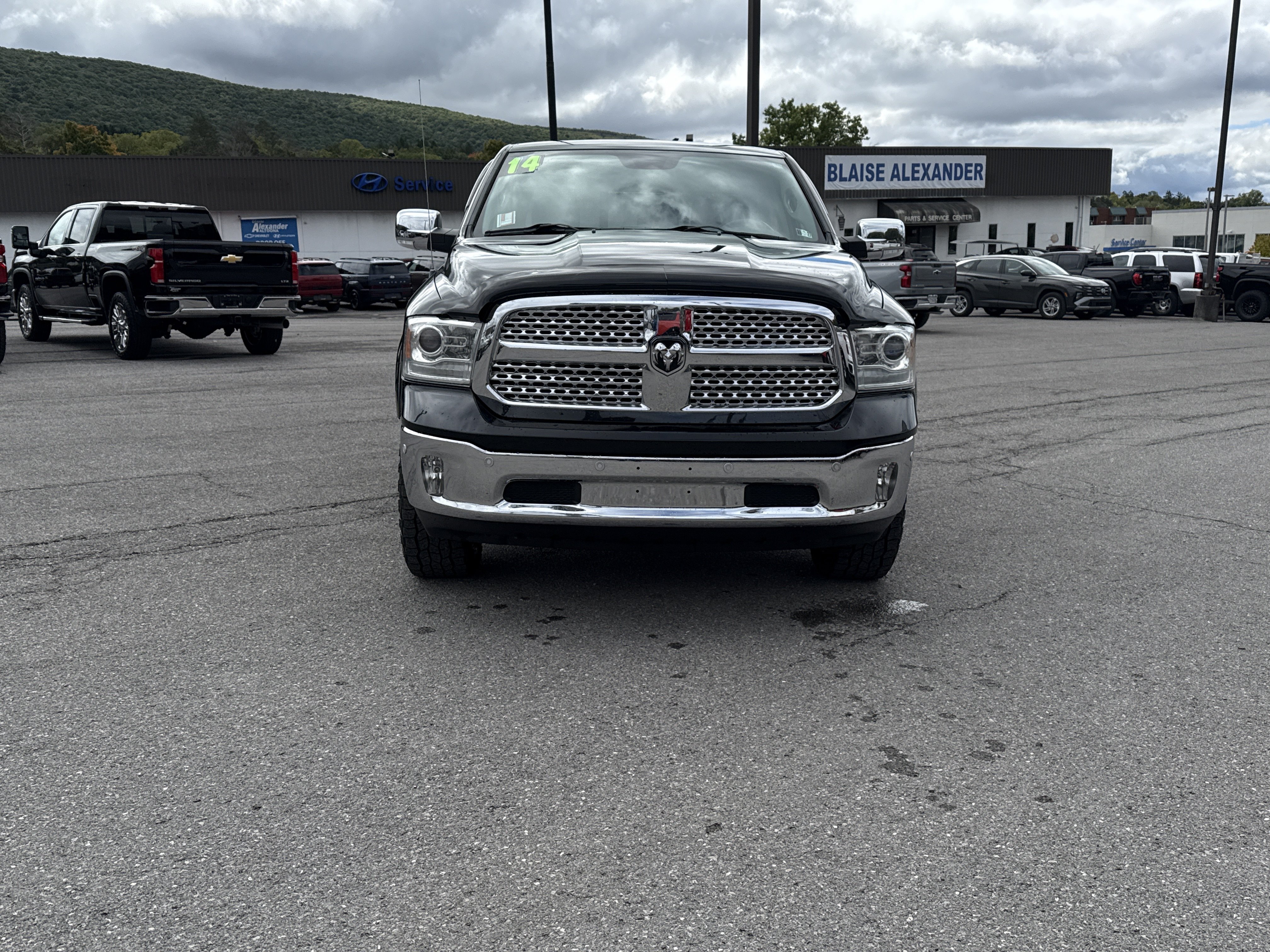 Used 2014 RAM 1500 Laramie AWD/4WD image 9