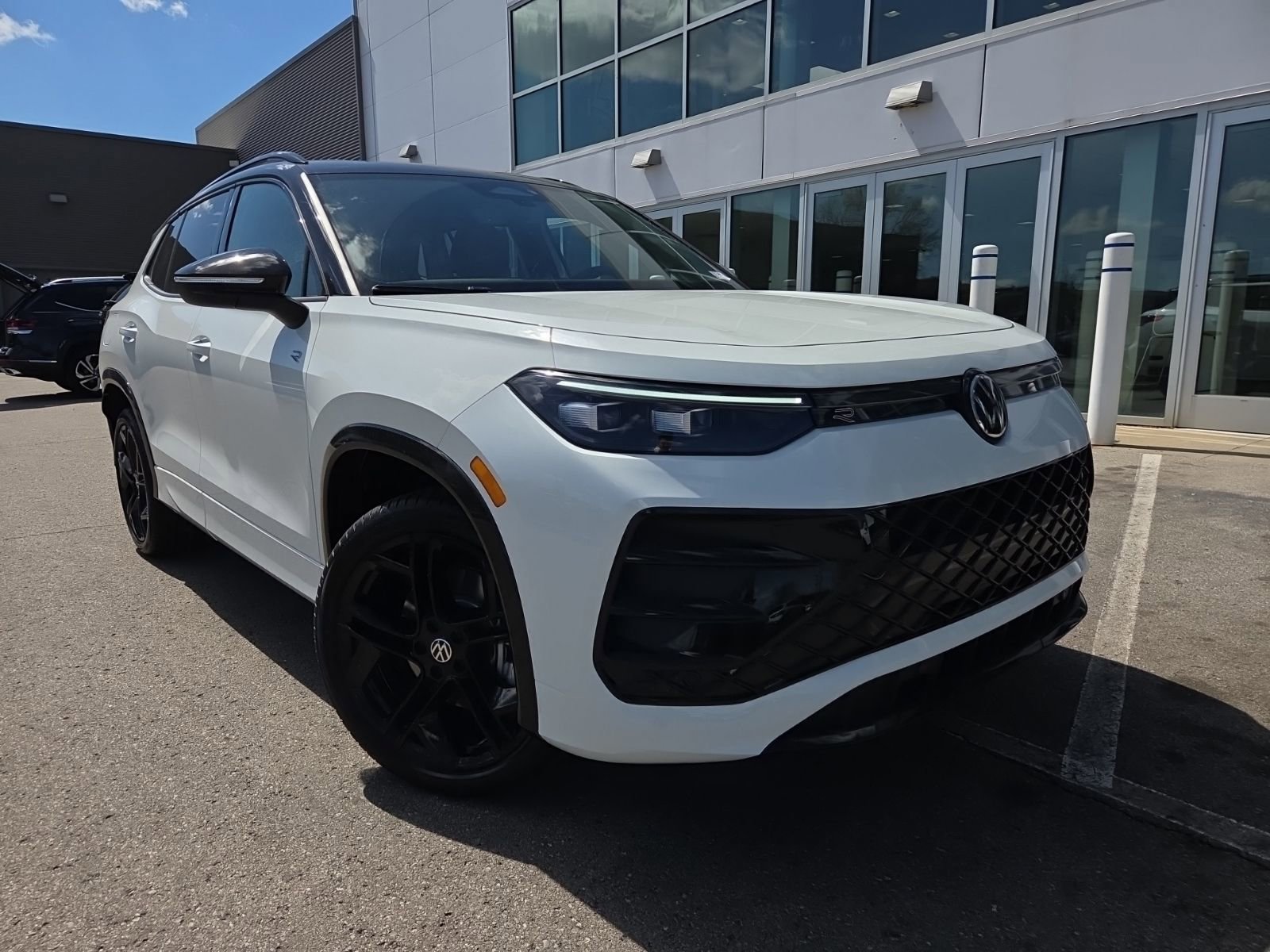 New 2026 Volkswagen Tiguan SE R-Line AWD/4WD image 30