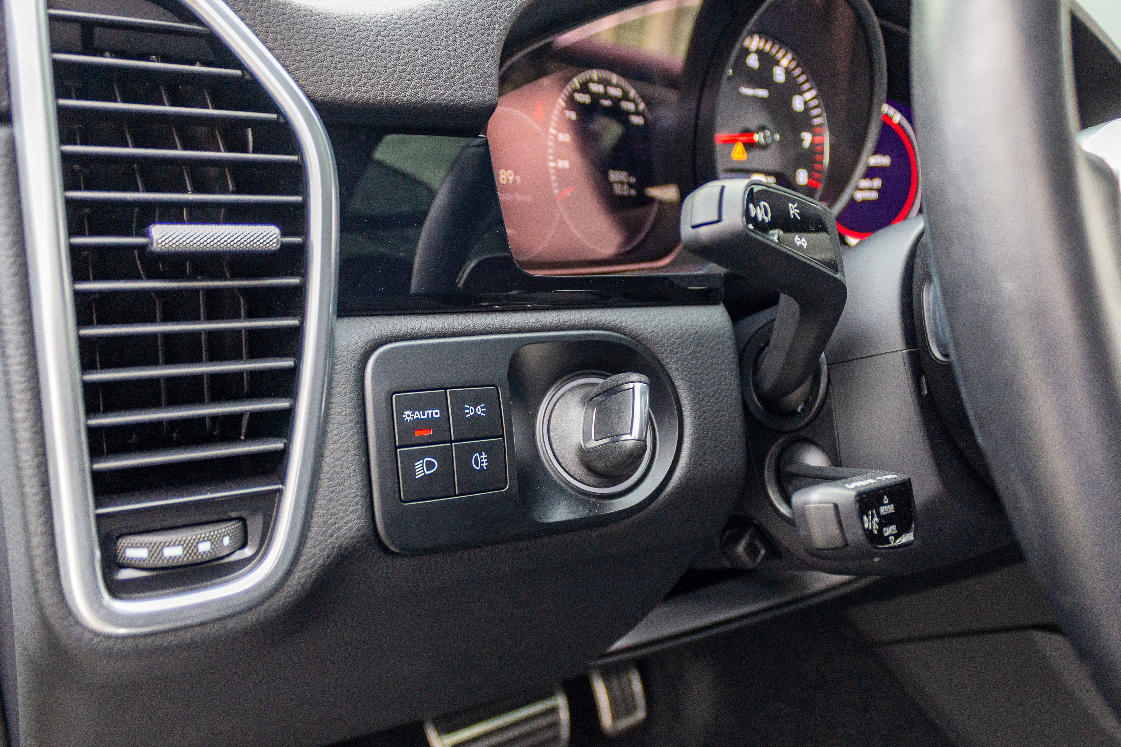 Used 2022 Porsche Cayenne S Platinum image 13