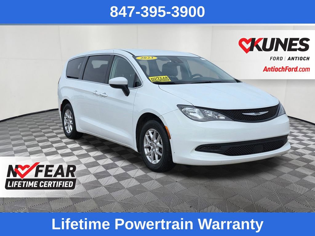 Used 2023 Chrysler Voyager LX image 1