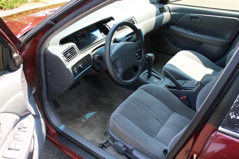 Used 2000 Toyota Camry LE FWD image 5