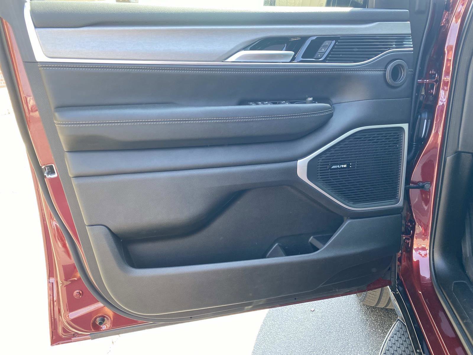 Certified 2024 Jeep Wagoneer Series II w/ Convenience Group I image 21