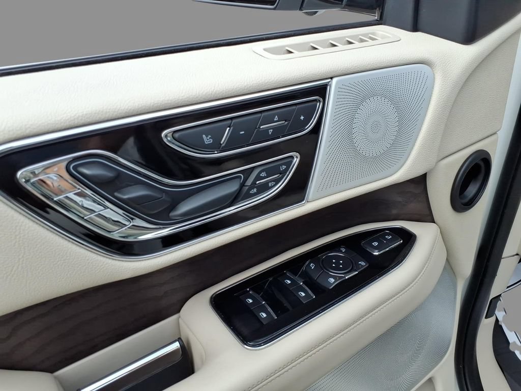 Used 2021 Lincoln Navigator L Reserve w/ Luxury Package AWD/4WD image 17