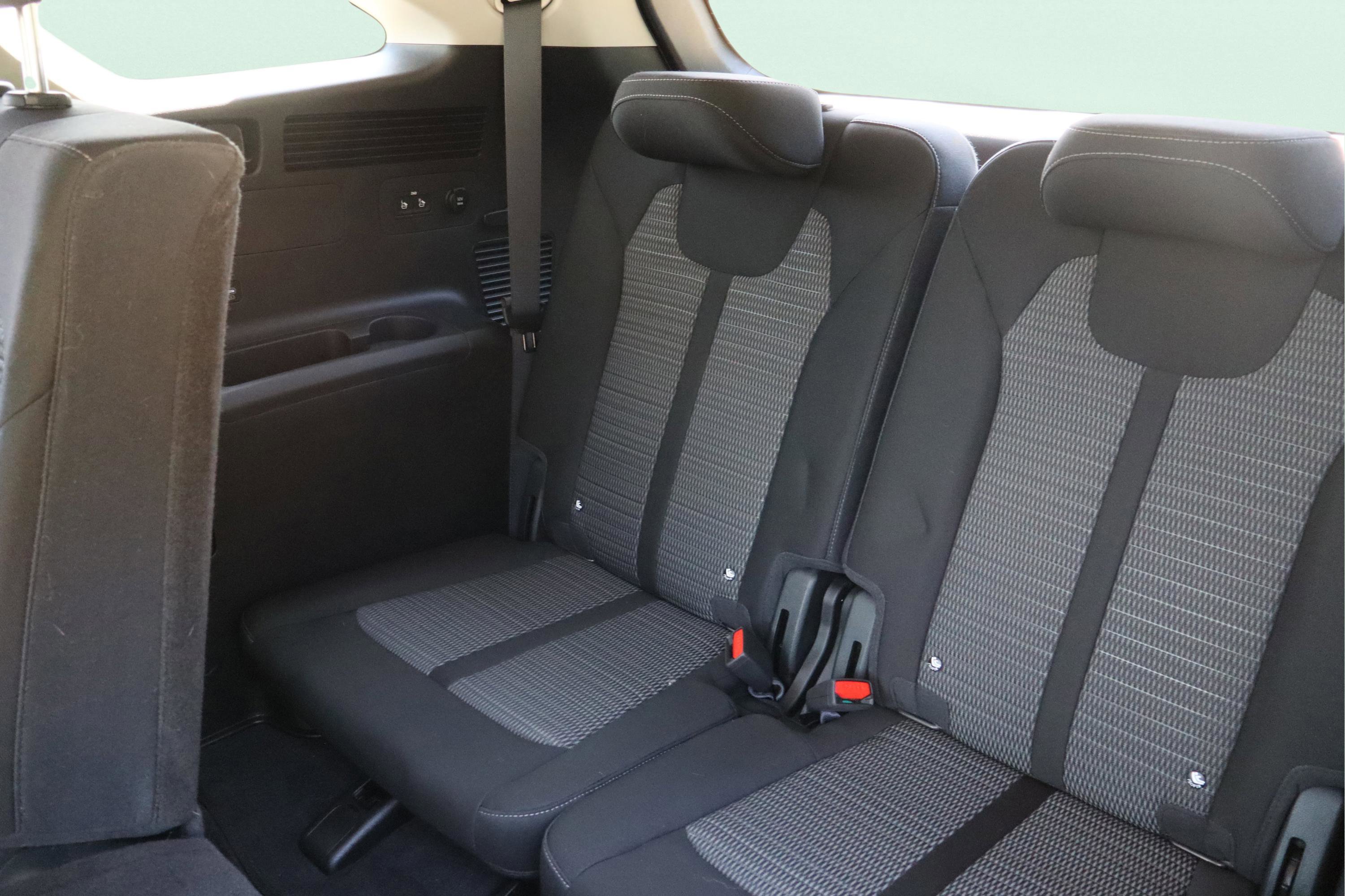 Used 2025 Kia Sorento LX image 7