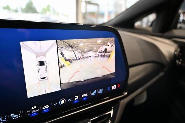 New 2025 Chevrolet Equinox EV RS image 16