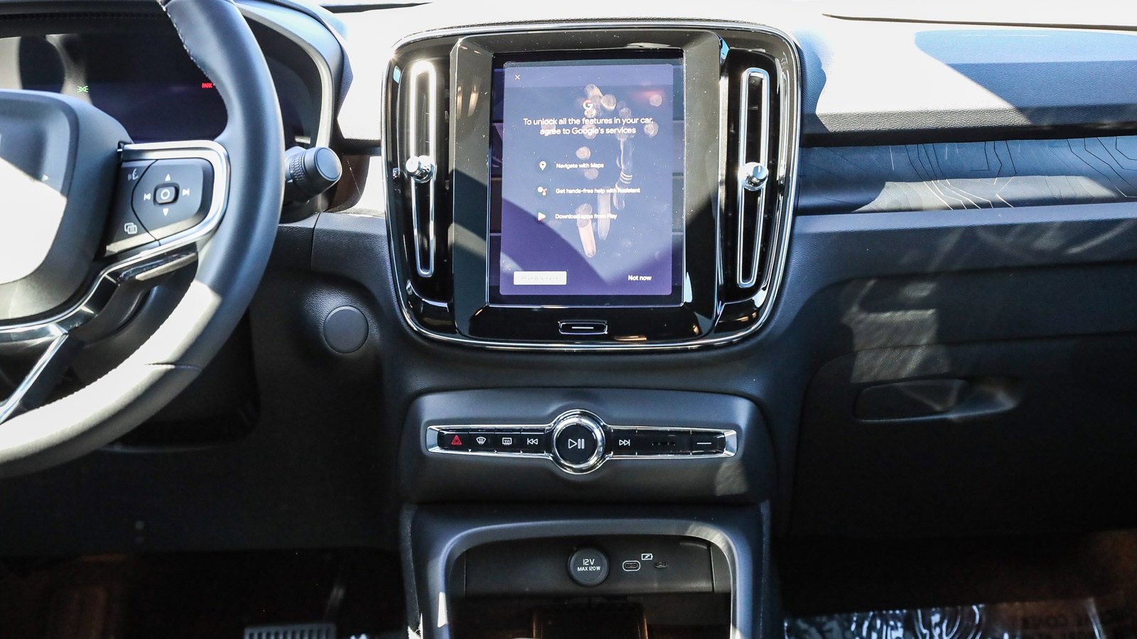 Used 2023 Volvo C40 P8 Recharge Ultimate image 13