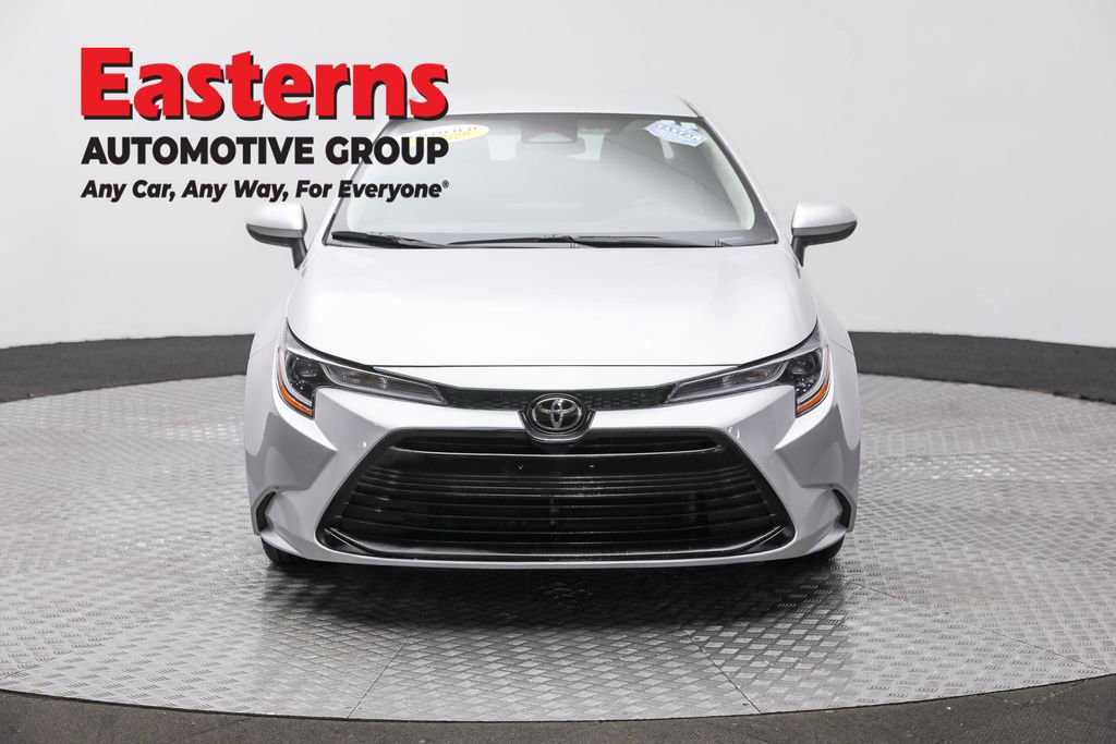 Used 2023 Toyota Corolla LE image 2