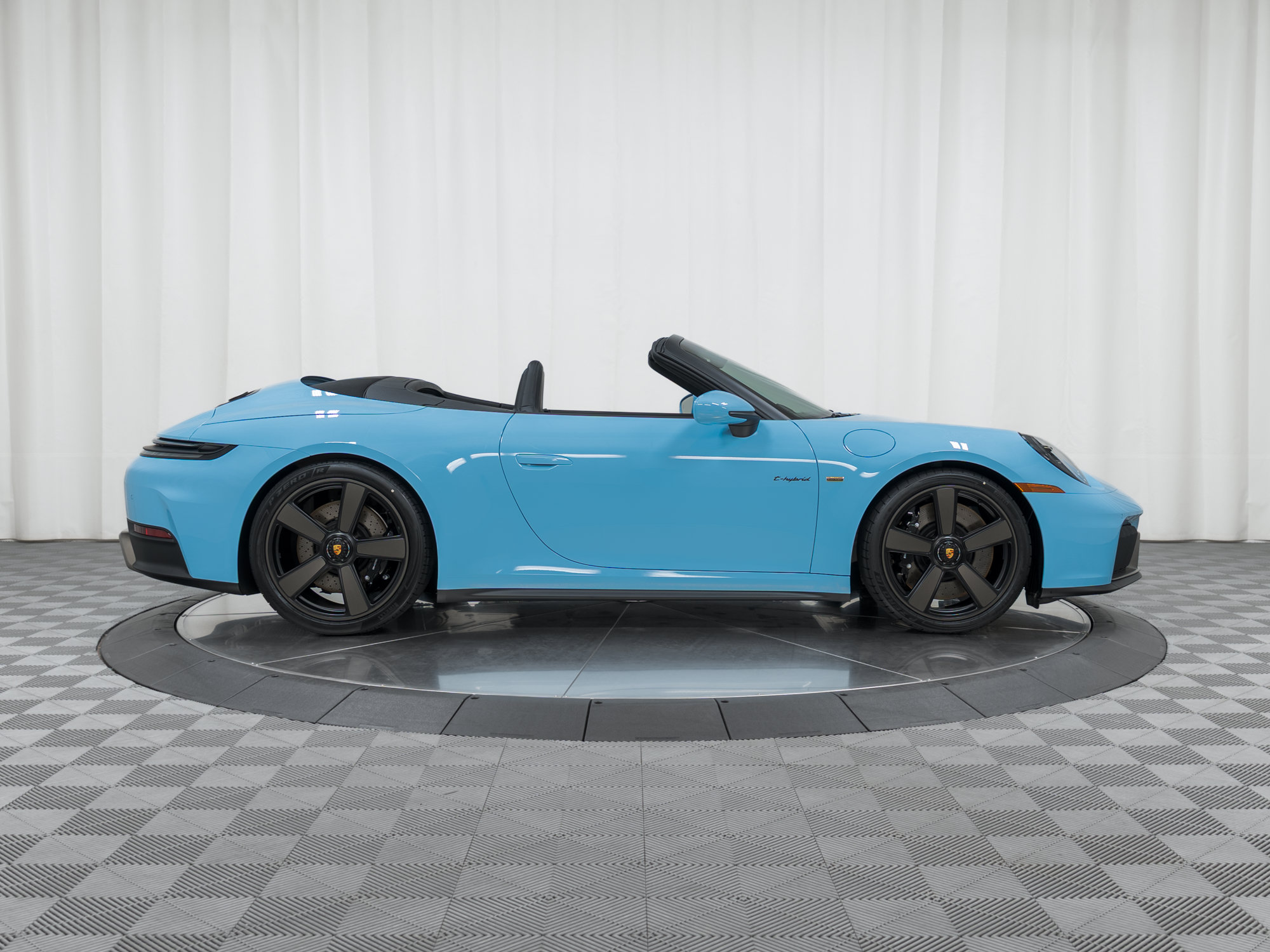 Used 2026 Porsche 911 GTS RWD image 8