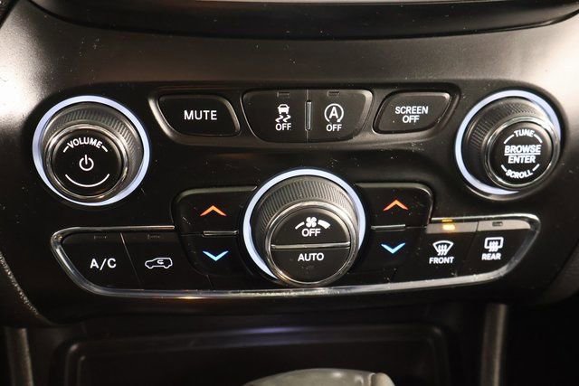 Used 2020 Jeep Cherokee Trailhawk w/ Comfort/Convenience Group image 21