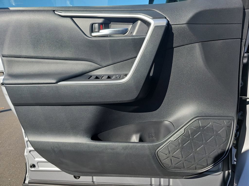 Used 2023 Toyota RAV4 XLE Premium image 32