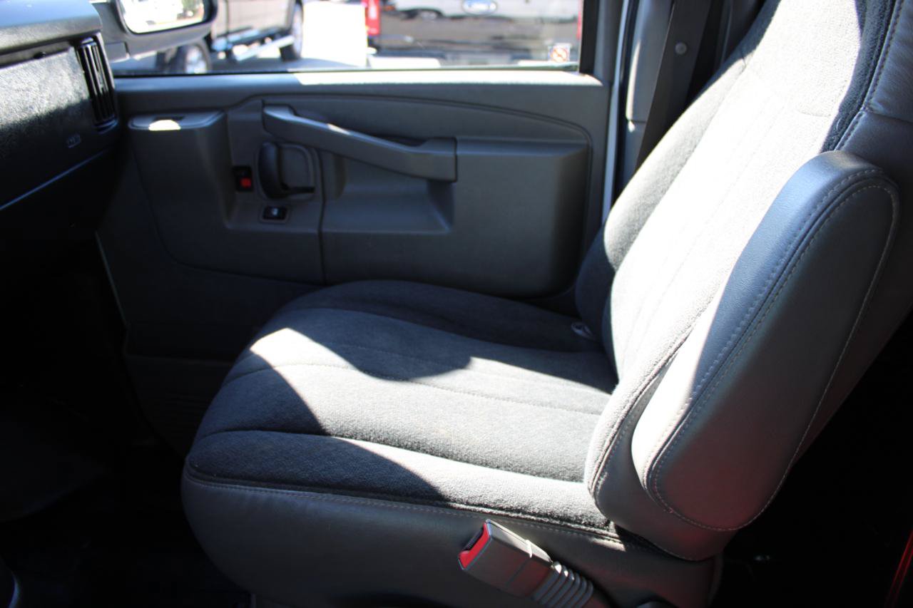 Used 2022 Chevrolet Express 2500 w/ Driver Convenience Package RWD image 7