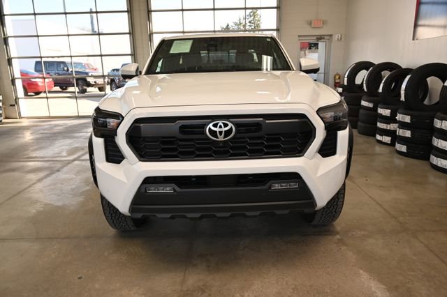Used 2024 Toyota Tacoma TRD Off-Road w/ TRD Off Road Premium Package AWD/4WD image 2