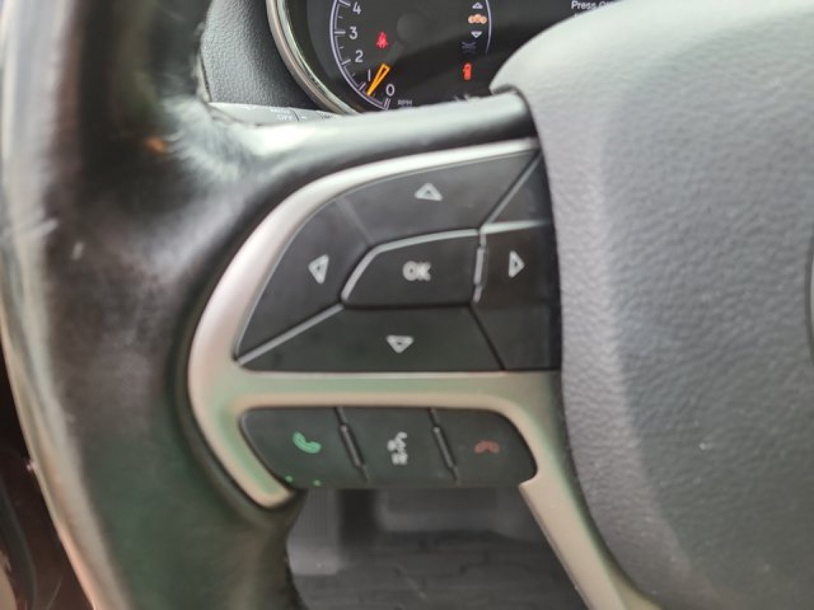 Used 2020 Jeep Grand Cherokee Limited AWD/4WD image 28