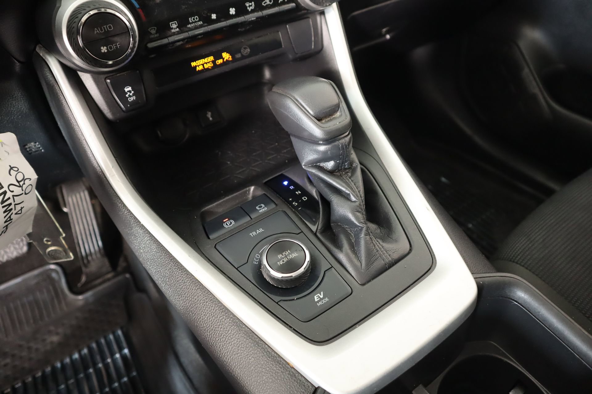 Used 2022 Toyota RAV4 LE image 7