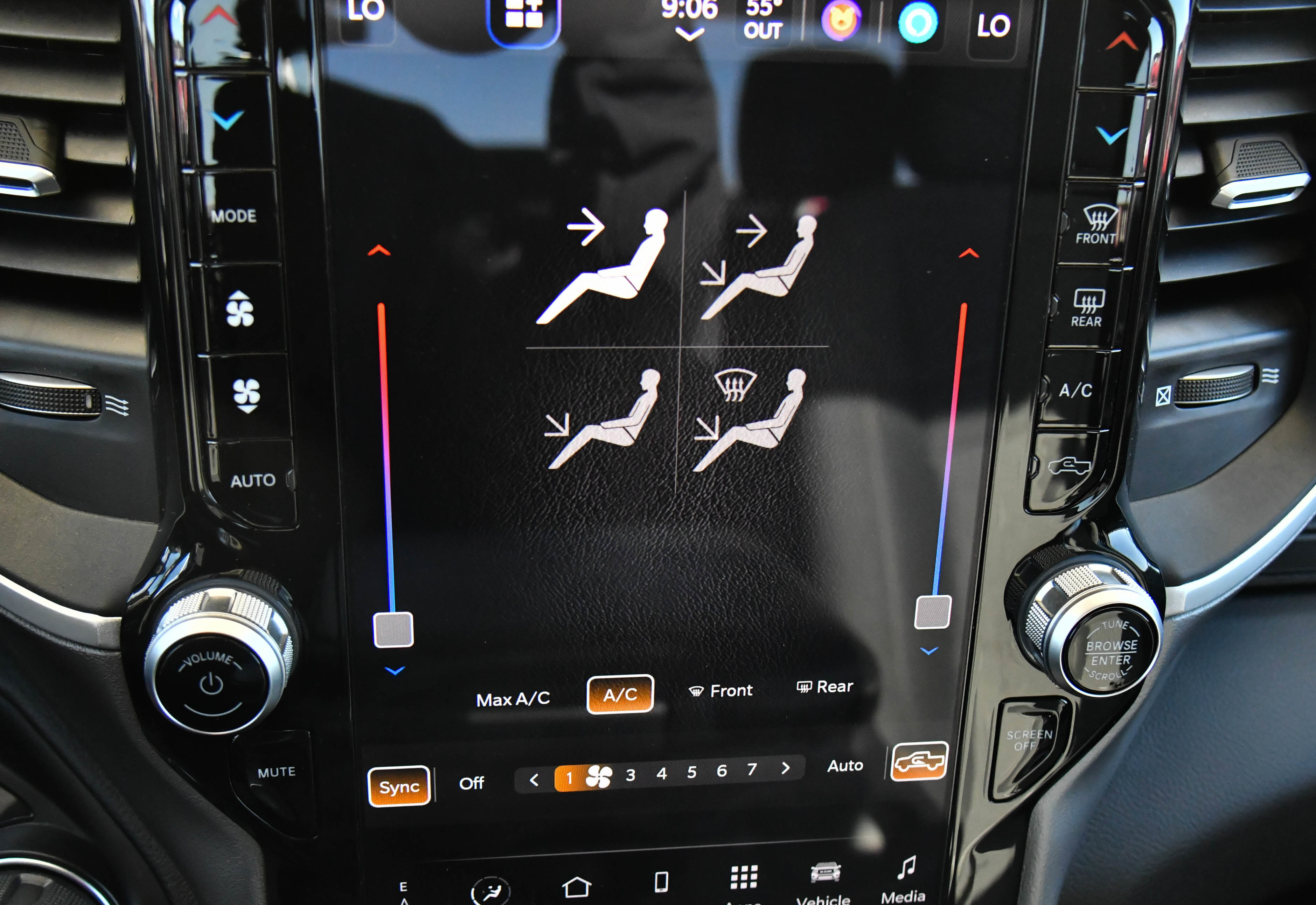 Used 2024 RAM 2500 Big Horn w/ Night Edition AWD/4WD image 27