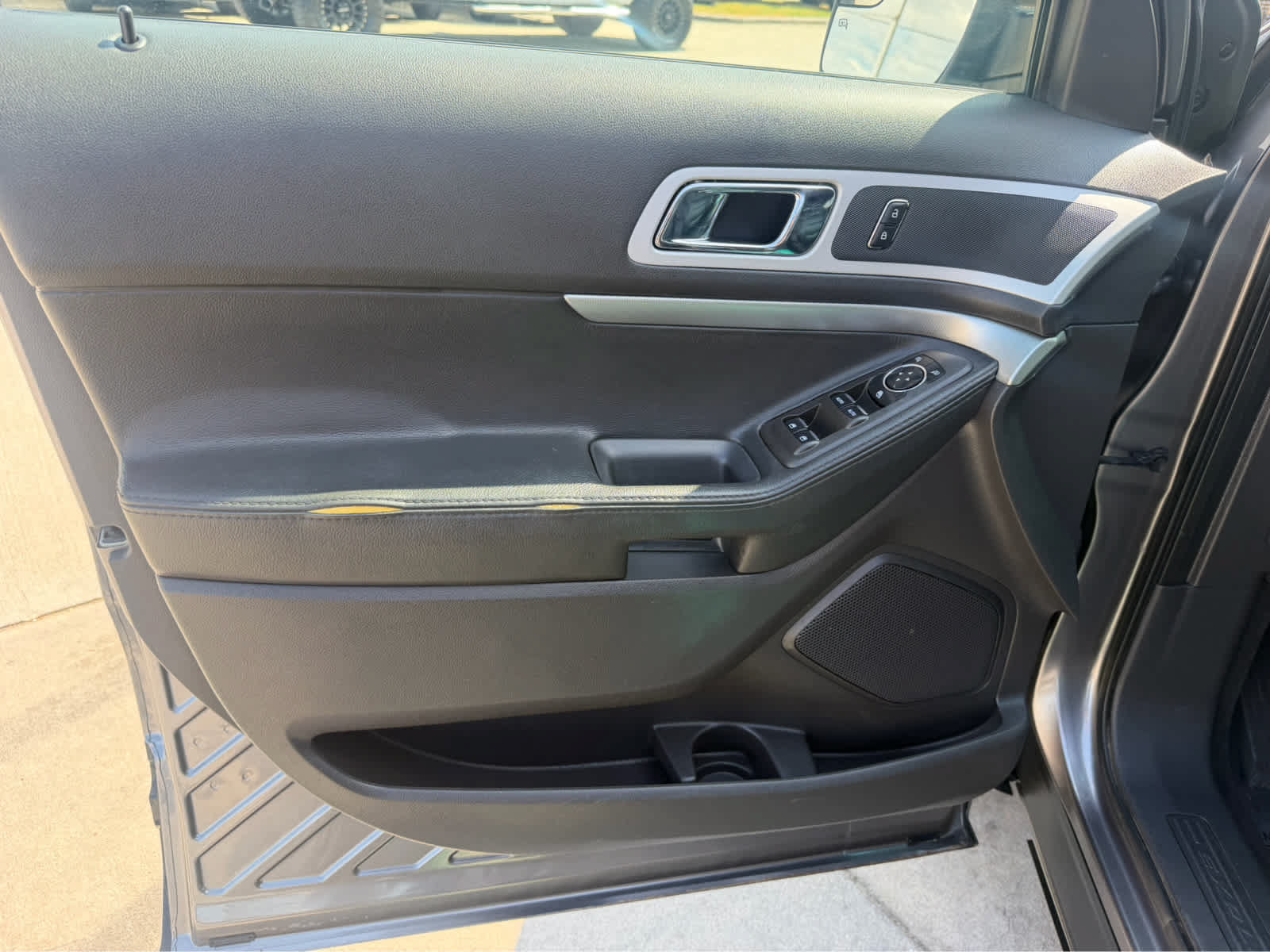 Used 2012 Ford Explorer XLT AWD/4WD image 16