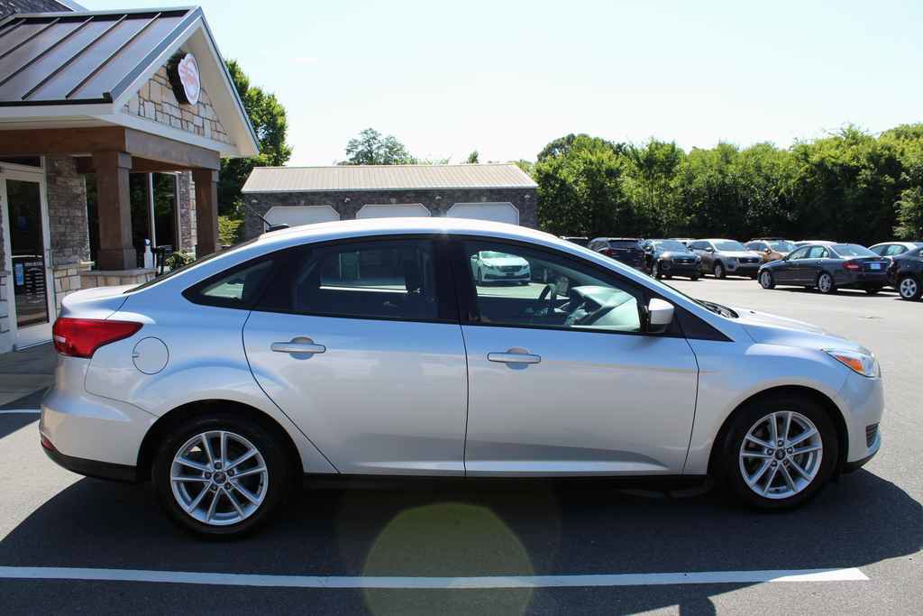 Used 2018 Ford Focus SE image 4