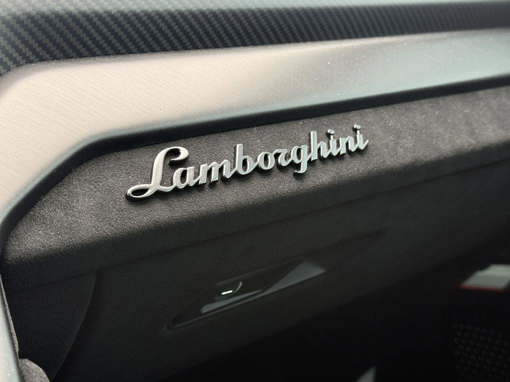 Used 2024 Lamborghini Urus Performante AWD/4WD image 40