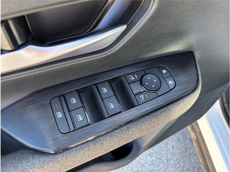 Used 2025 Nissan Kicks SV image 20