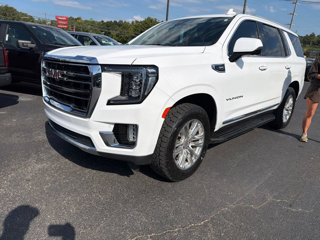 Used 2022 GMC Yukon SLT w/ SLT Luxury Package RWD image 2