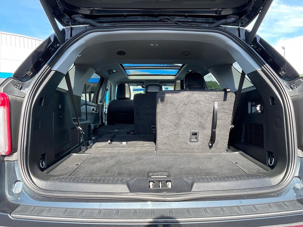 Used 2023 Ford Explorer XLT w/ Equipment Group 202A AWD/4WD image 27