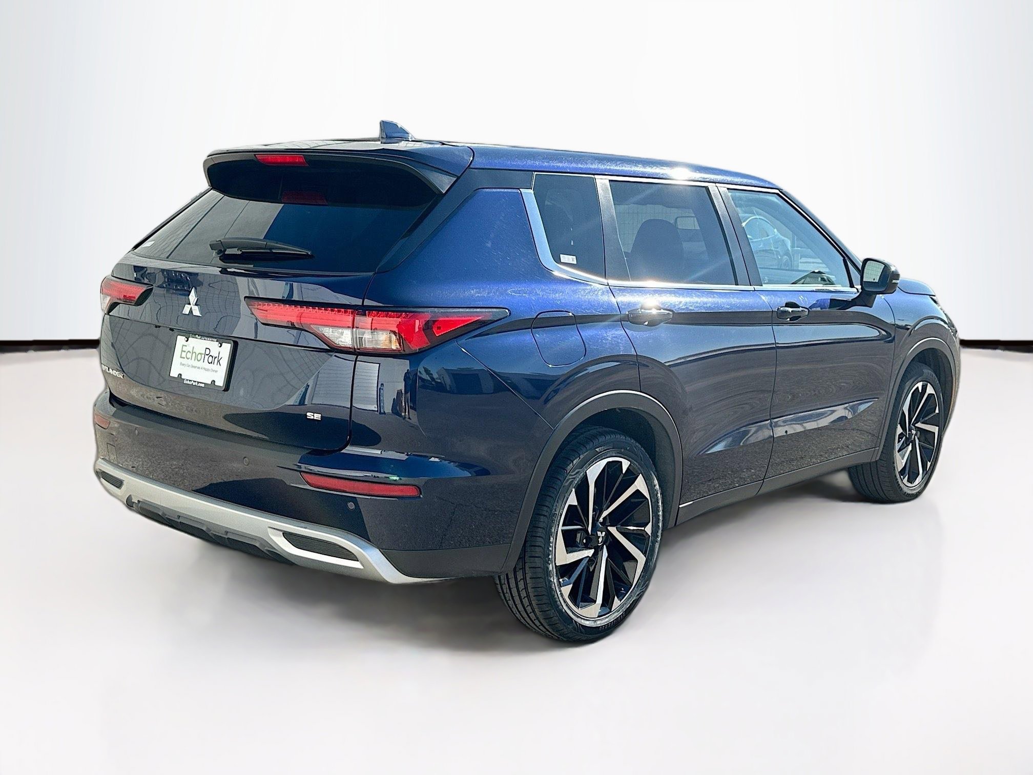 Used 2024 Mitsubishi Outlander SE image 9