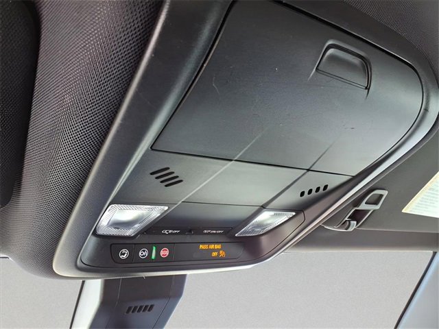 Used 2022 Chevrolet Equinox RS w/ Infotainment Package image 21