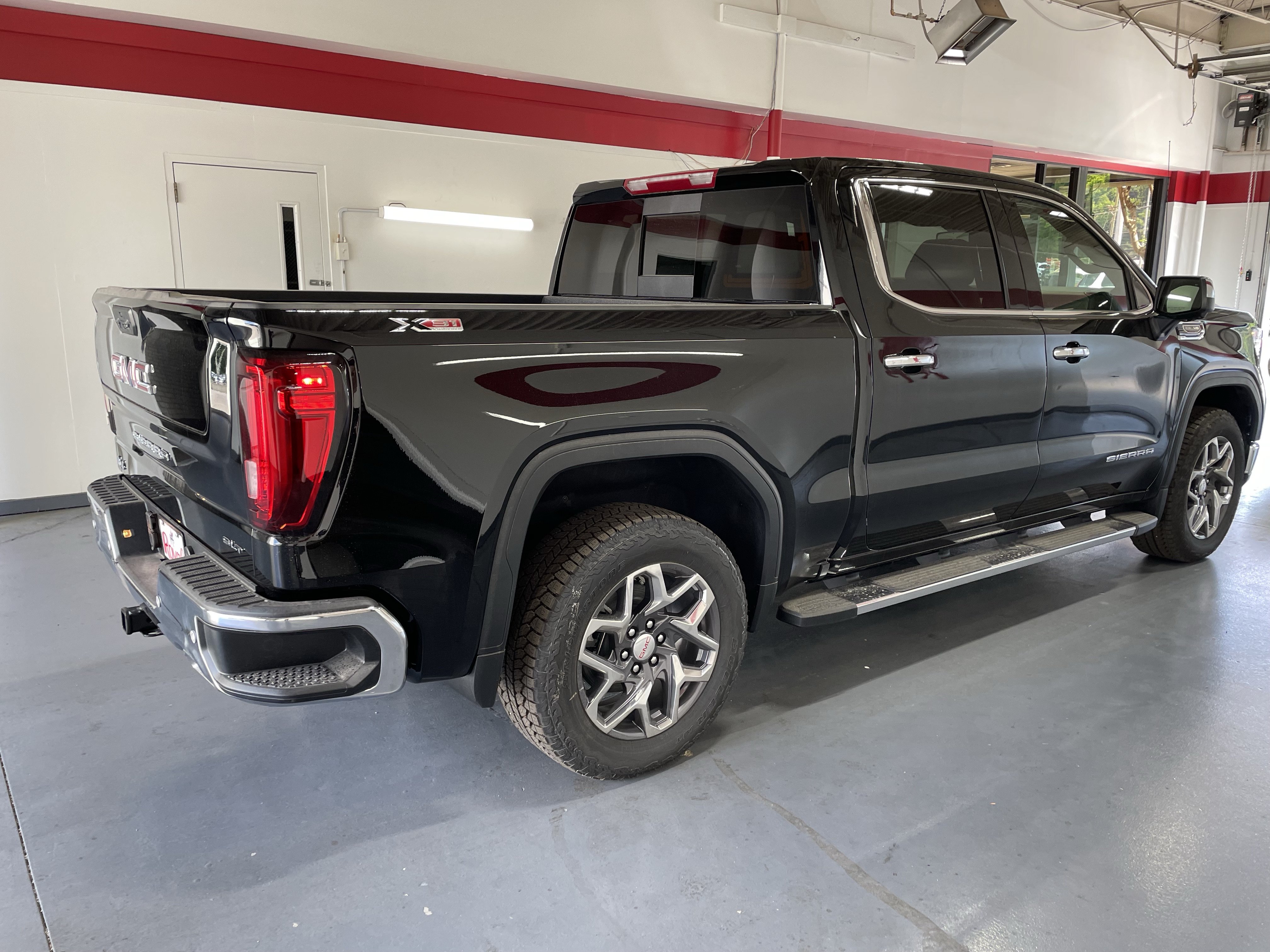 New 2026 GMC Sierra 1500 SLT w/ SLT Premium Plus Package AWD/4WD image 4