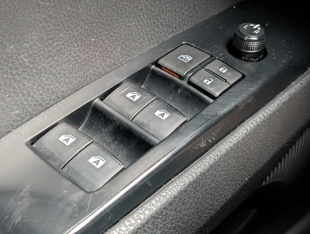 Used 2018 Toyota Camry SE FWD image 19