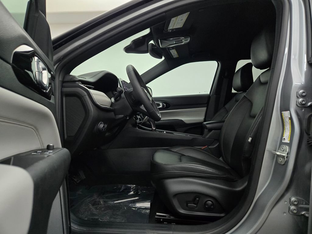 Used 2024 Jeep Compass Limited image 20