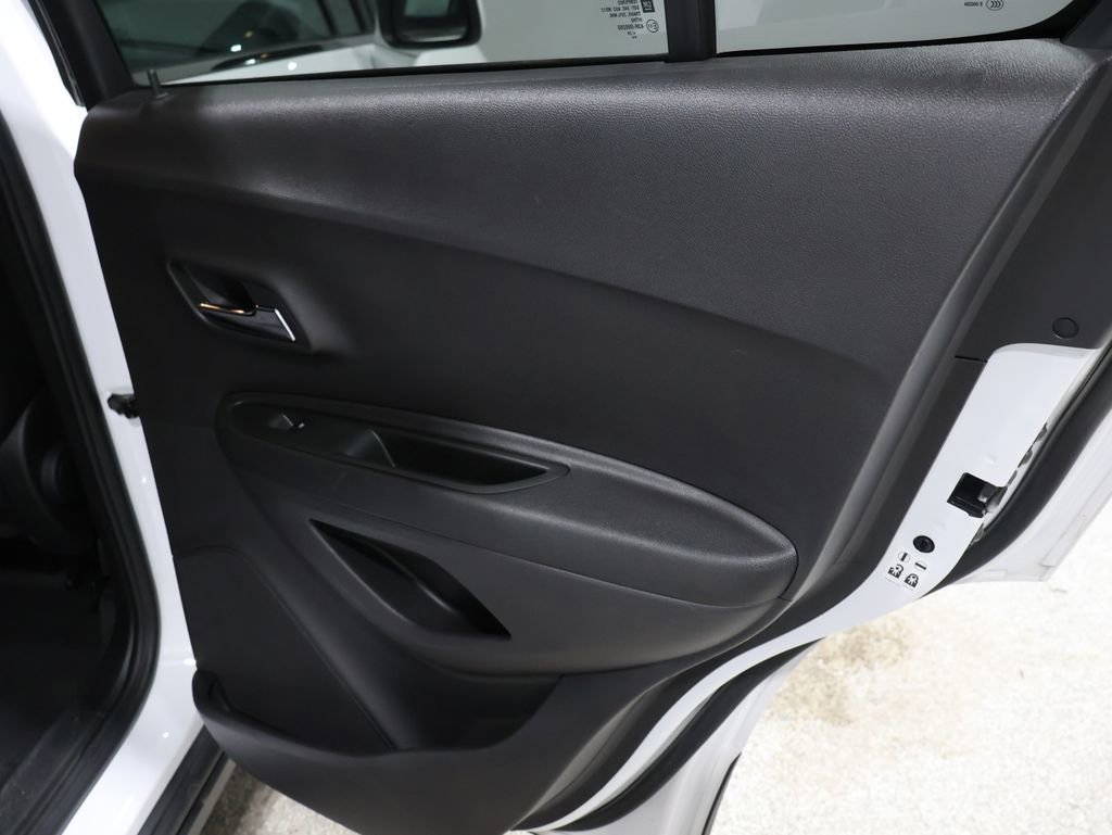 Used 2020 Chevrolet Trax LT w/ LT Convenience Package image 23