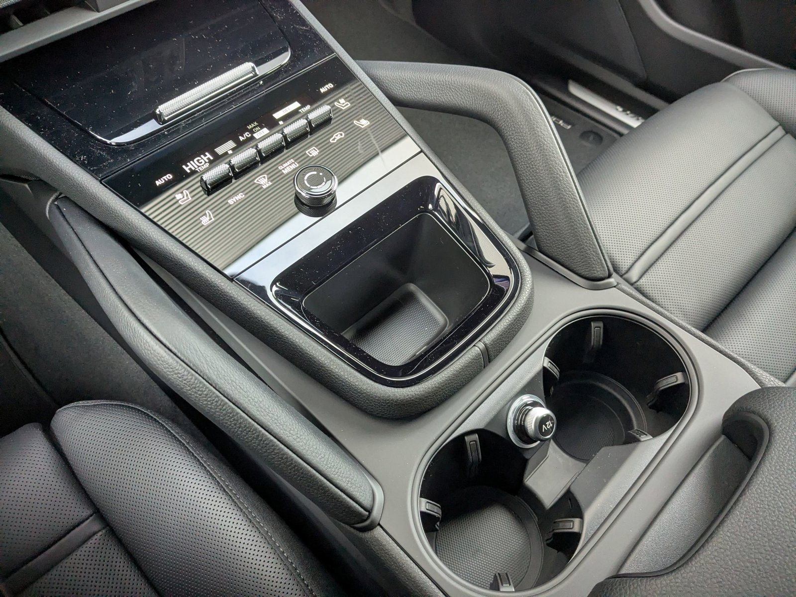 New 2026 Porsche Cayenne Coupe AWD/4WD image 21