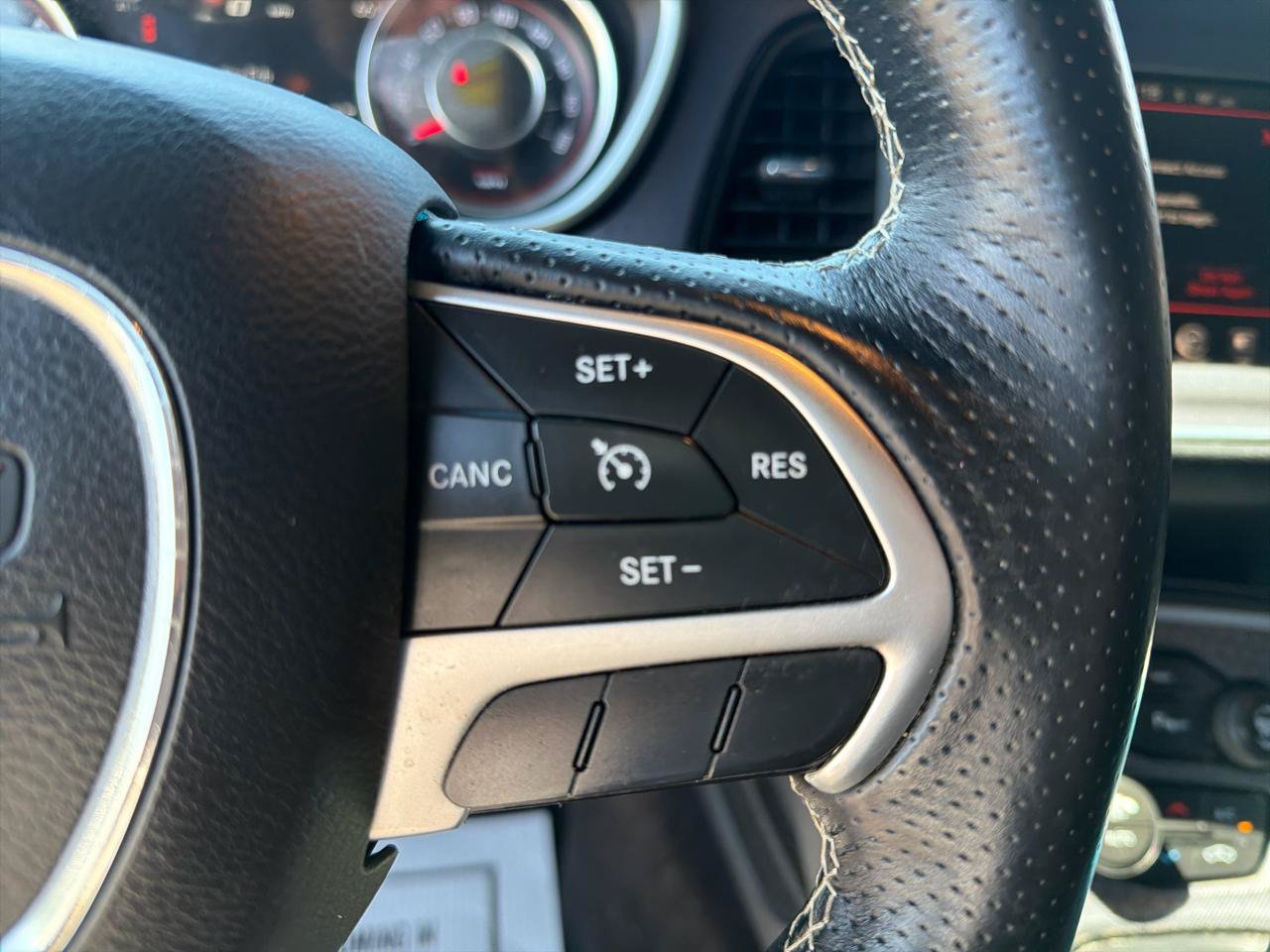 Used 2016 Dodge Challenger SRT w/ Technology Group RWD image 13