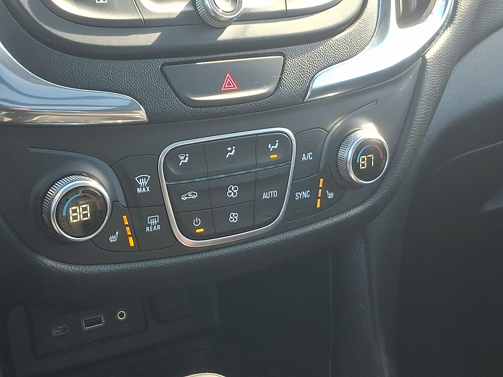 Used 2019 Chevrolet Equinox LT AWD/4WD image 16