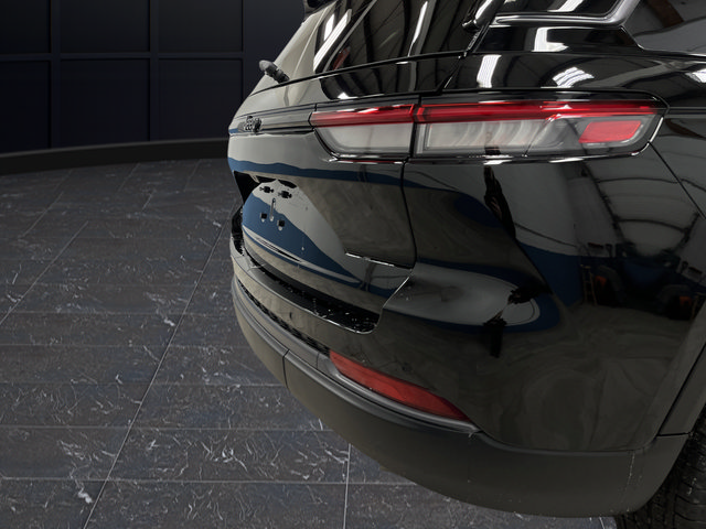 New 2026 Jeep Grand Cherokee Altitude AWD/4WD image 32