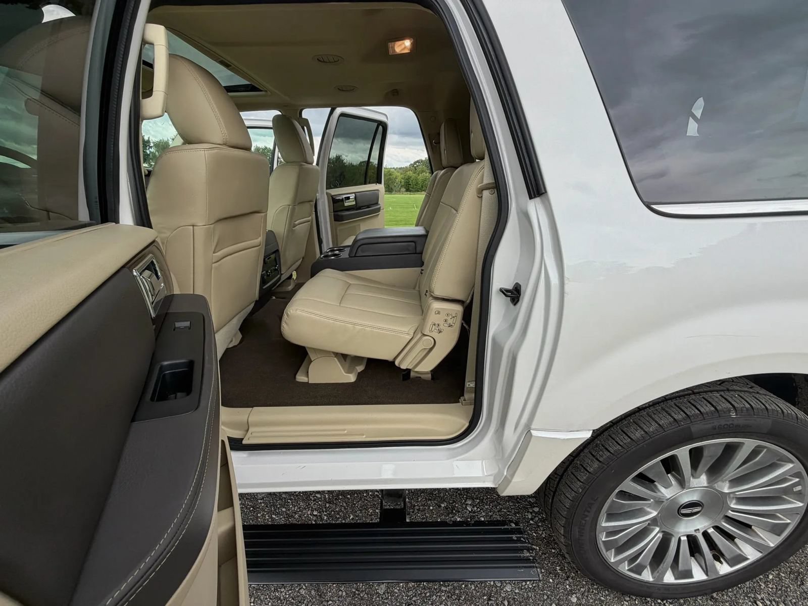Used 2015 Lincoln Navigator L 4WD w/ Equipment Group 101A Reserve image 58
