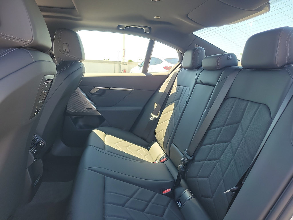 New 2026 BMW i5 eDrive40 w/ Convenience Package RWD image 14
